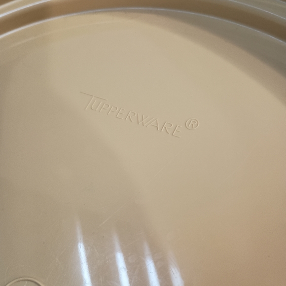 Vintage Tupperware Round Cake Carrier - Picture 8 of 15
